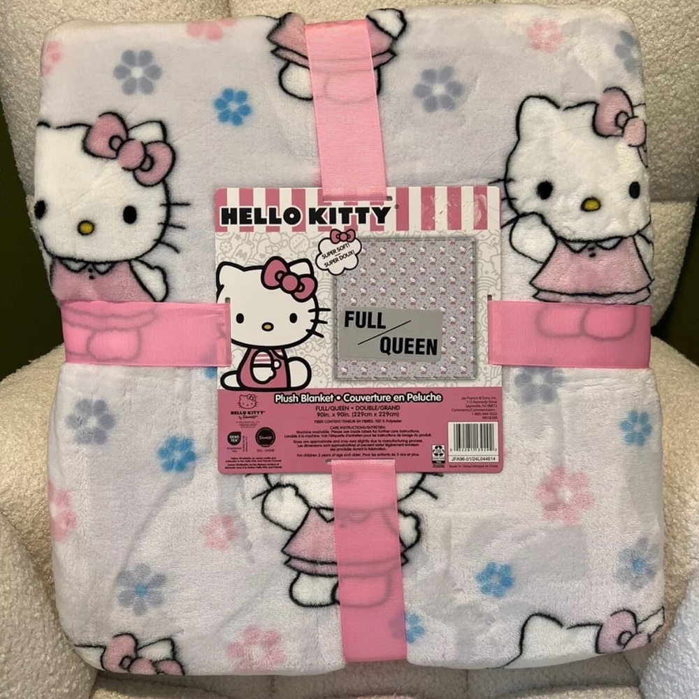 Hello Kitty daisy floral Spring blanket. Sz Queen NEW